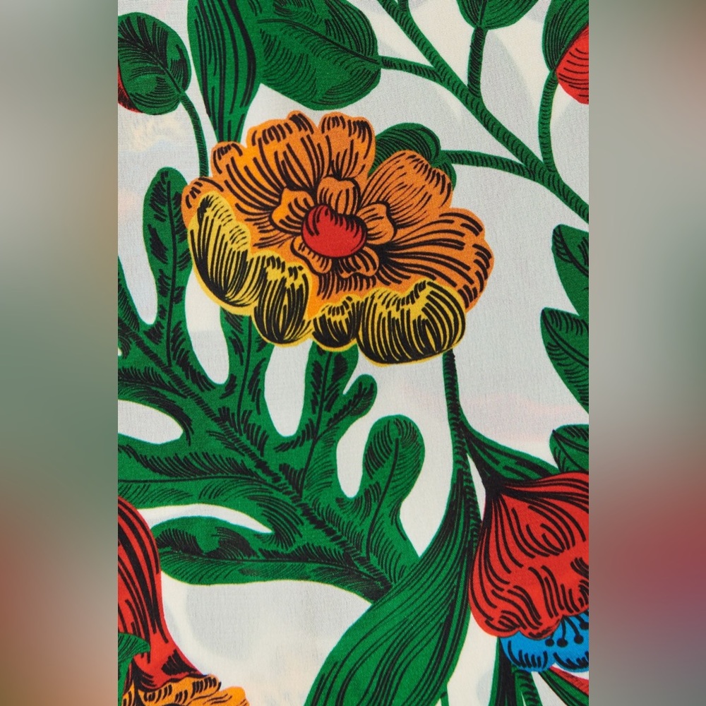 Tucker NYC Stella Top
Profusion of Clovers - Picture 4 of 4
